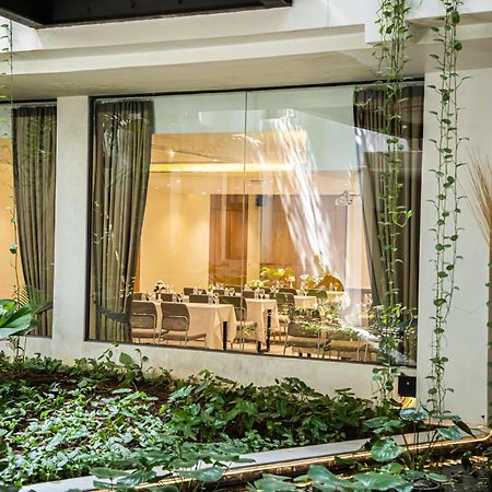 Baitong Hotel & Resort Phnom-Penh Buitenkant foto