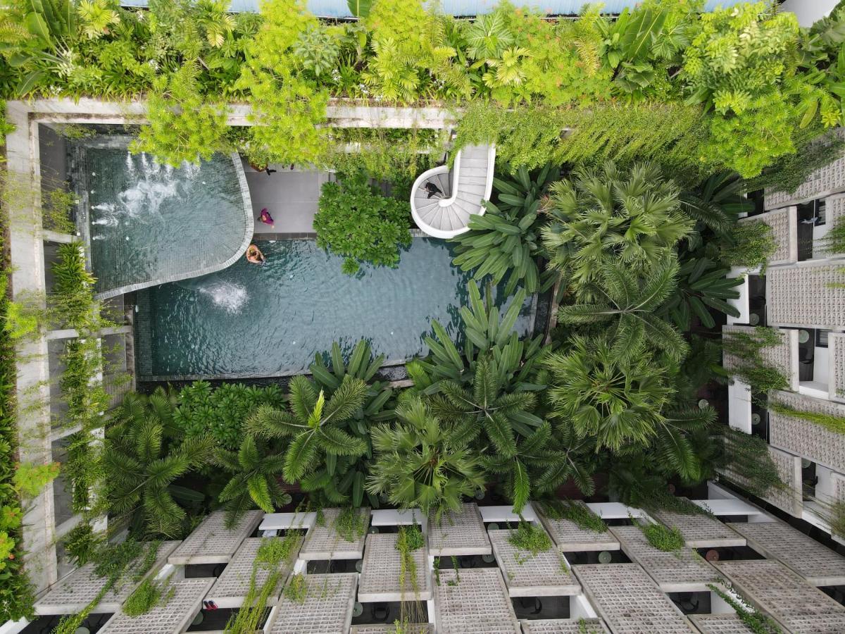 Baitong Hotel & Resort Phnom-Penh Buitenkant foto