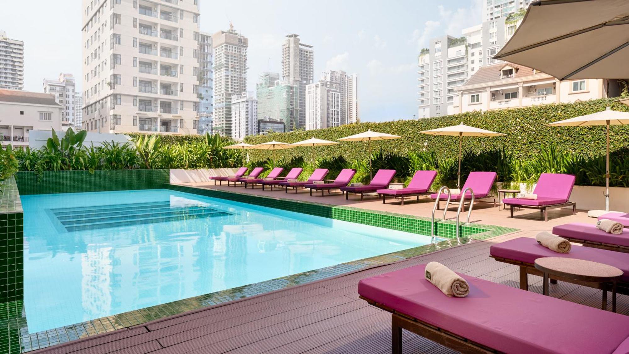 Baitong Hotel & Resort Phnom-Penh Buitenkant foto