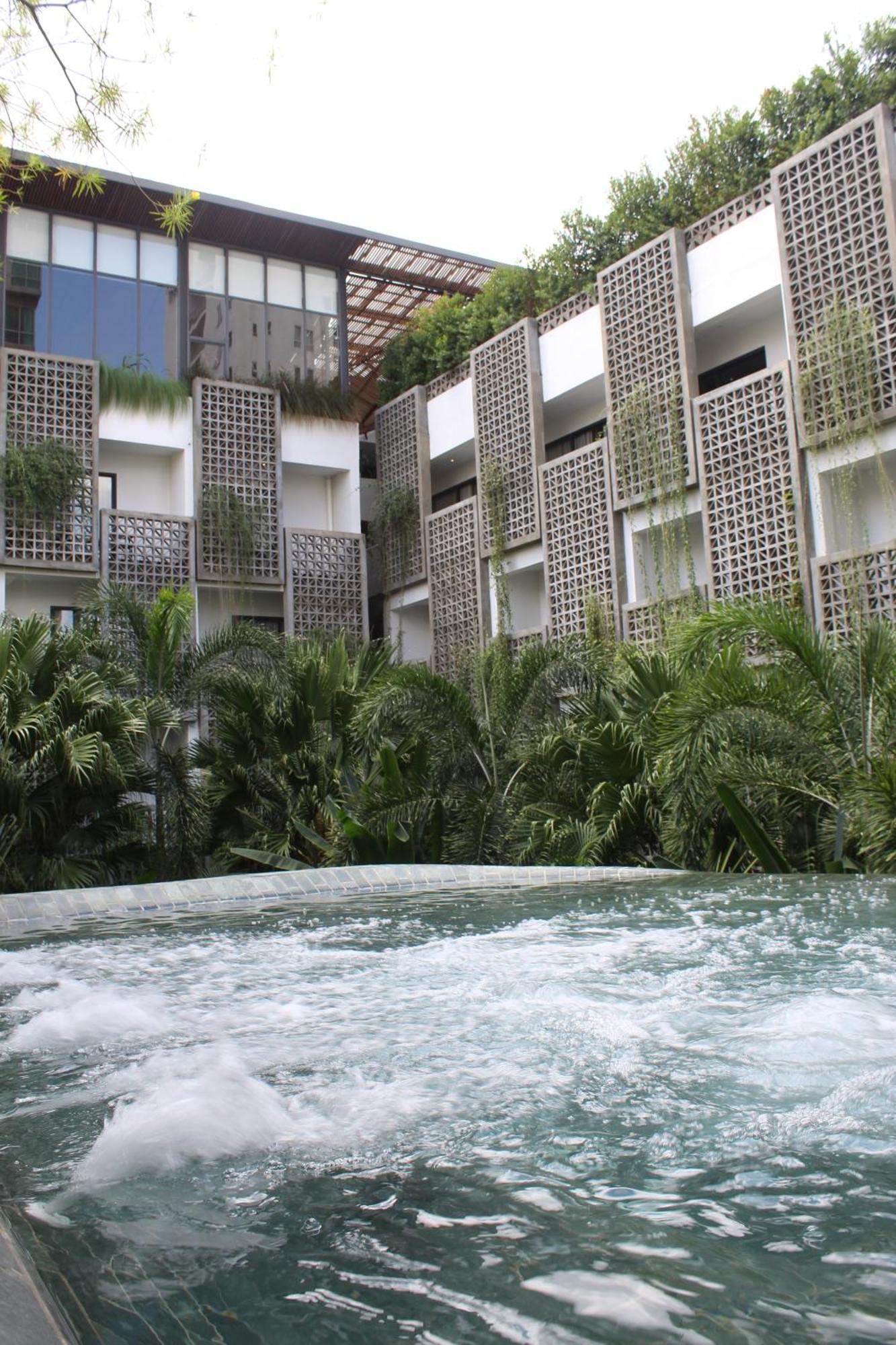 Baitong Hotel & Resort Phnom-Penh Buitenkant foto